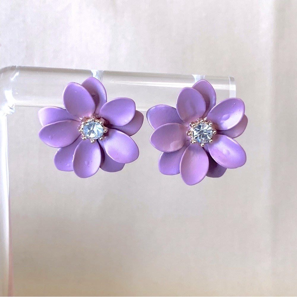 ◾️2/$25 Light Purple Floral Stud Earrings